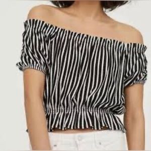 HM black and white strip off/on the shoulder top. Size M. Stretchy.